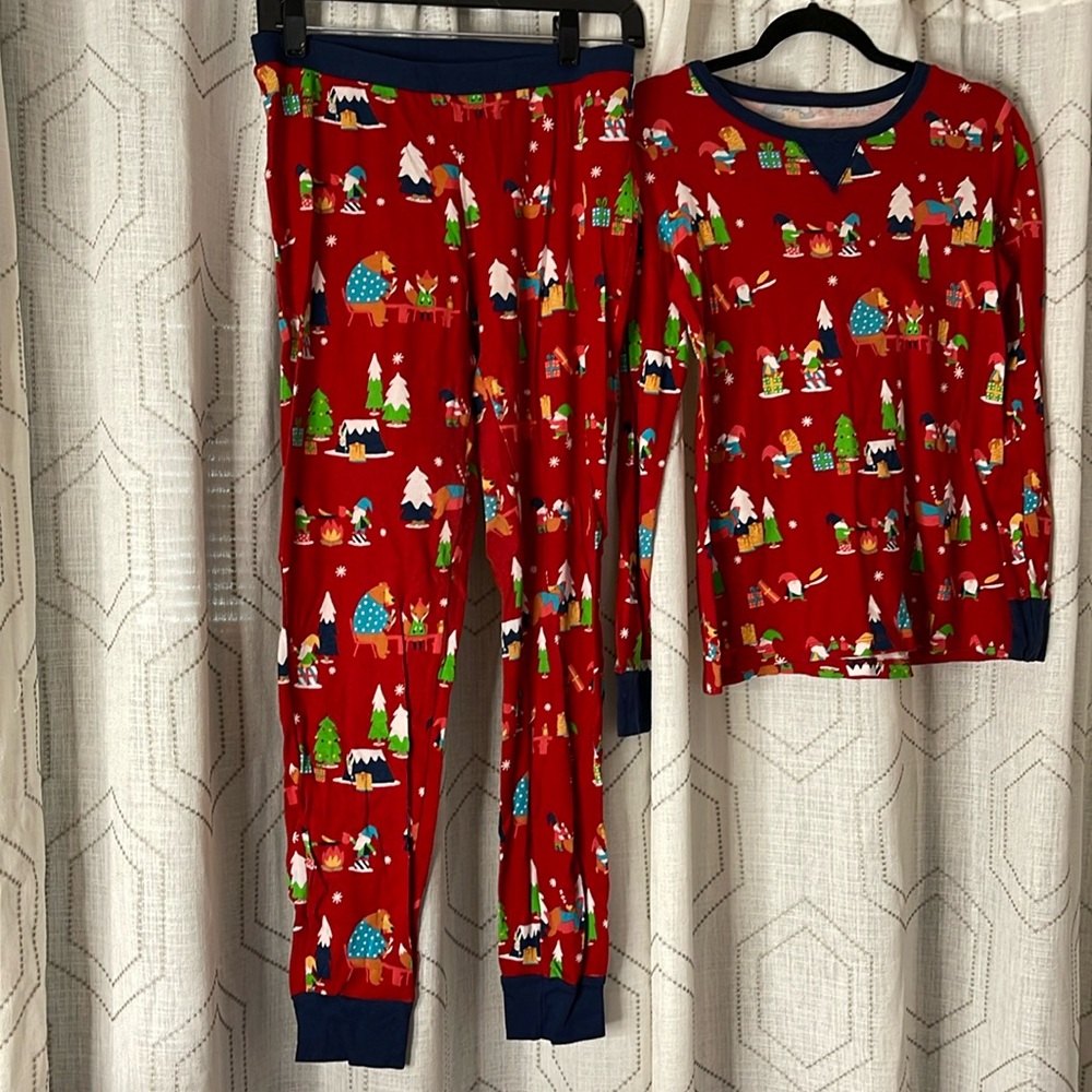 Women’s M 2pc Holiday/Christmas Pajama Set Pant/Long Shirt/Long Sleeve Red